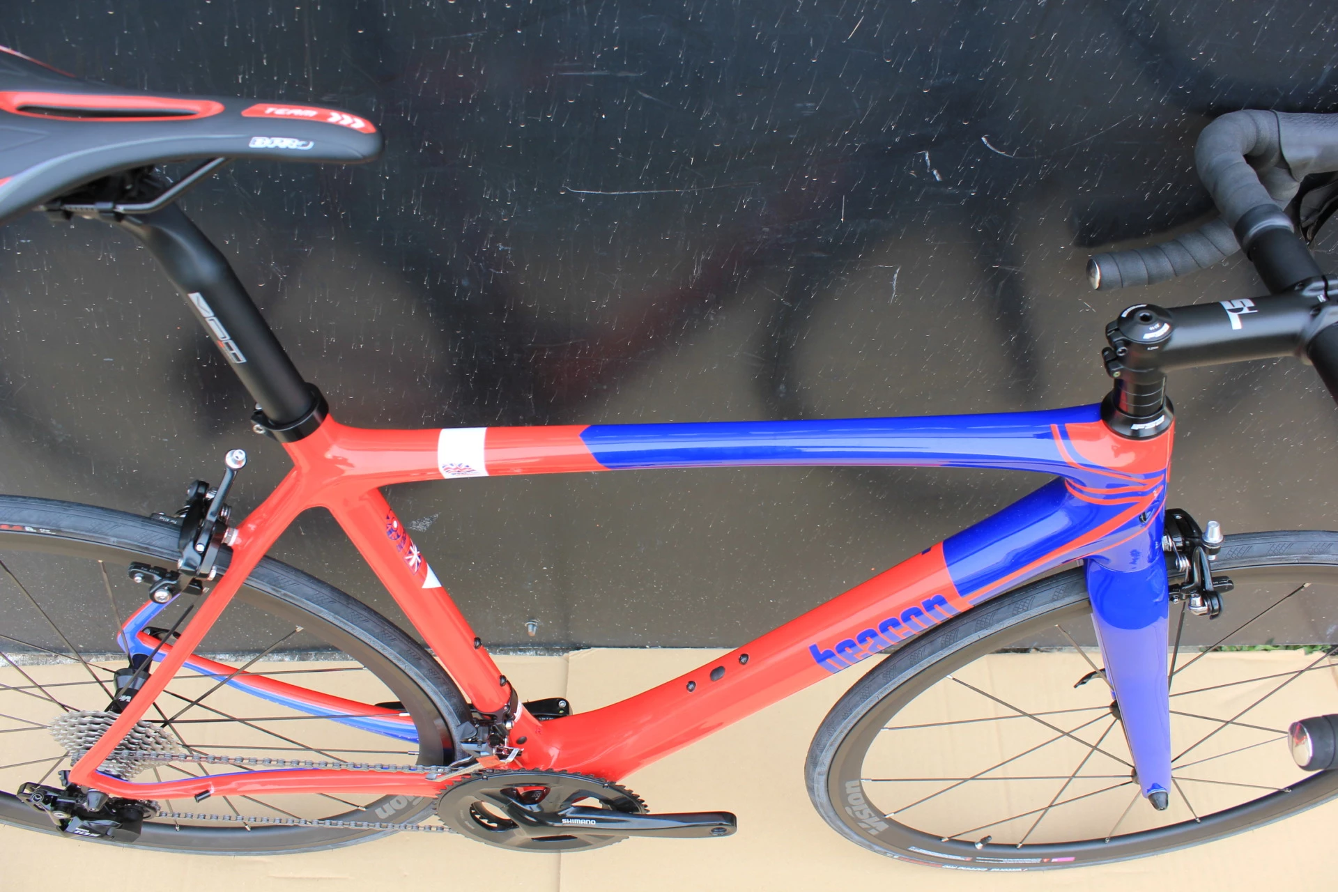 DEDACCIAI Vélo BEACON Carbone BF 100 Rouge/bleu 6 DEDACCIAI Vélo BEACON Carbone BF 100 Rouge/bleu – Image 4