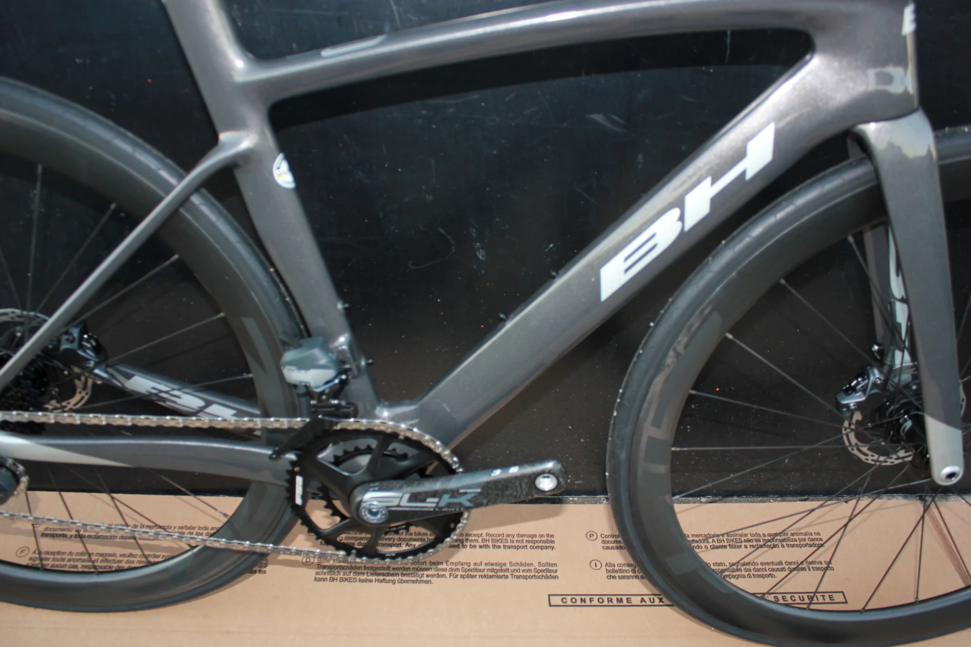 Vélo BH G8 DISC « Limited Edition » SRAM Force AXS 12V Gris 4 Vélo BH G8 DISC « Limited Edition » SRAM Force AXS 12V Gris – Image 2