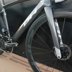 Vélo BH G8 DISC « Limited Edition » SRAM Force AXS 12V Gris 12 Vélo BH G8 DISC « Limited Edition » SRAM Force AXS 12V Gris -Vélos de Route Remise BH G8 gris force 12V 3
