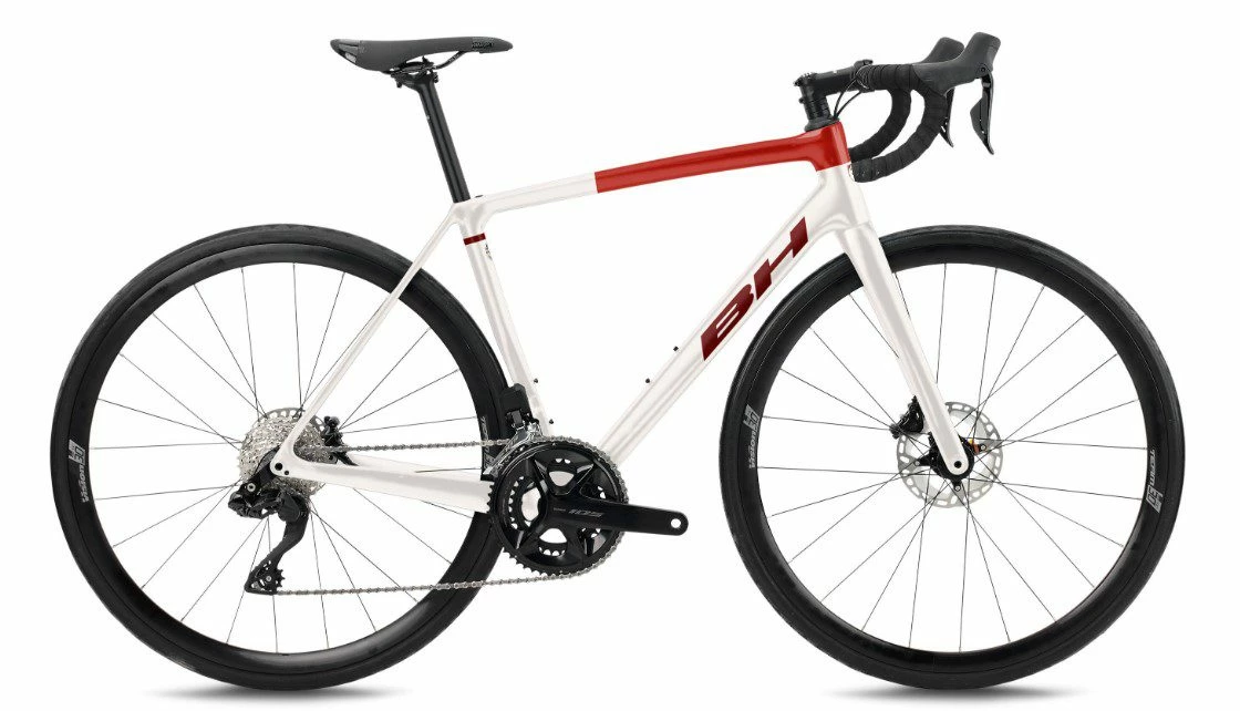 Vélo BH SL1 2.9 Carbone Shimano 105 Di2 12V 2023 Blanc Rouge 3 Vélo BH SL1 2.9 Carbone Shimano 105 Di2 12V 2023 Blanc Rouge