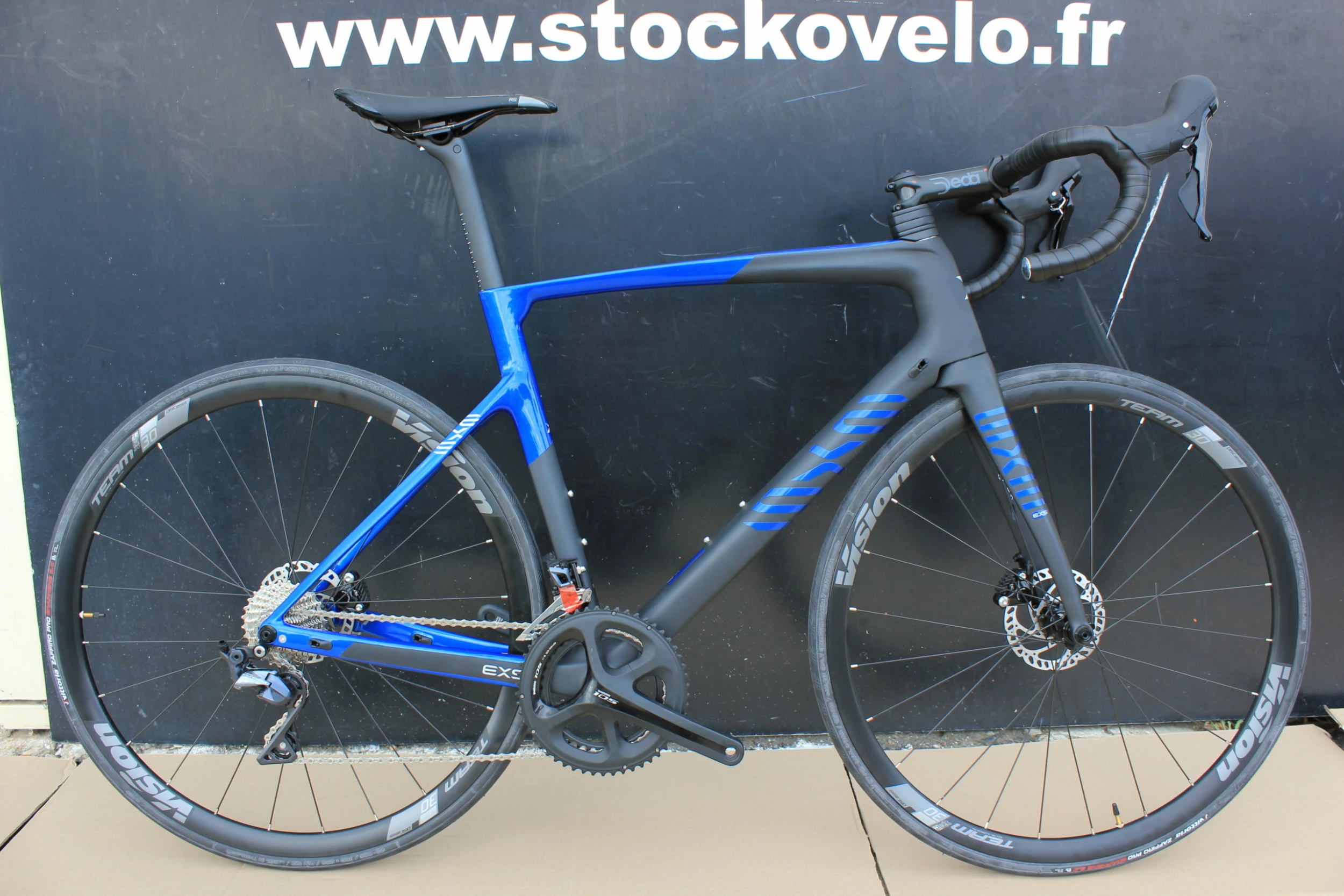 DEDACCIAI Vélo EXS Aerospeed Carbone Disc Shimano 105 7000 11V 2022 Noir/bleu 3 DEDACCIAI Vélo EXS Aerospeed Carbone Disc Shimano 105 7000 11V 2022 Noir/bleu