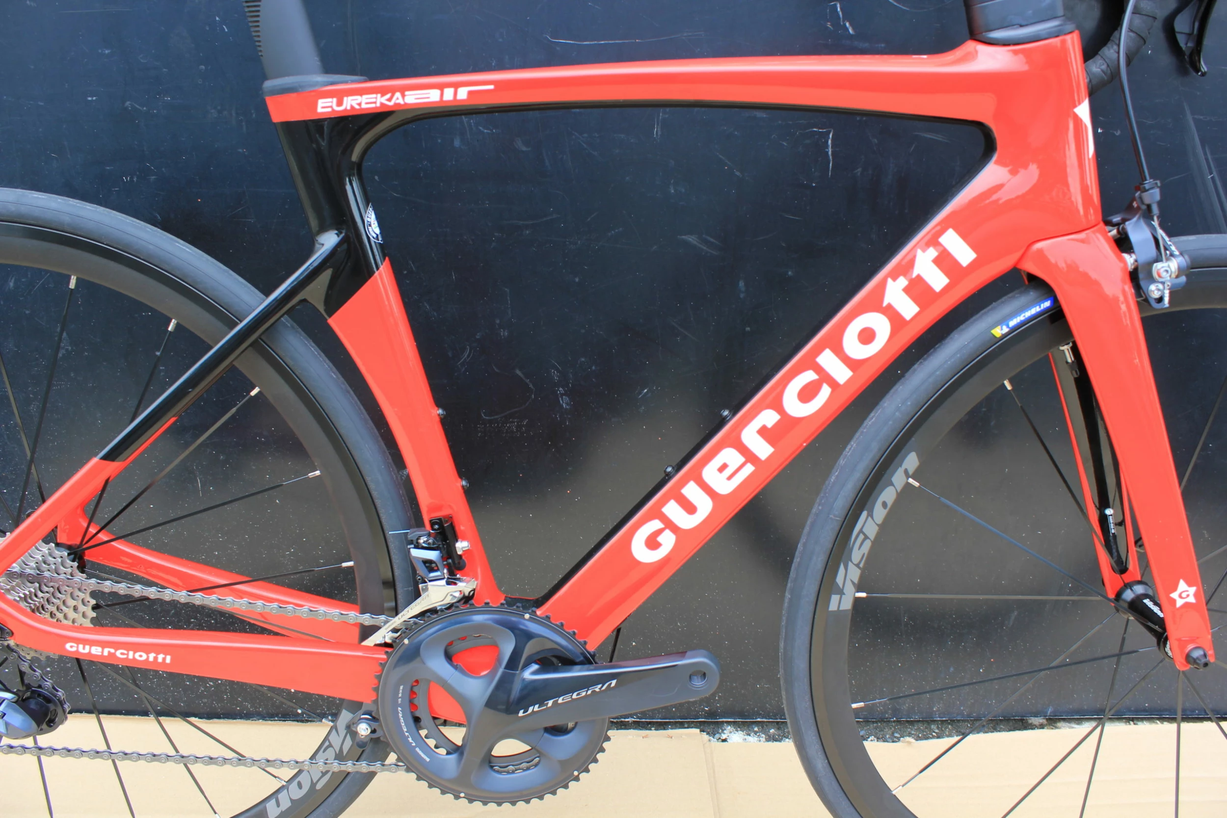 Vélo GUERCIOTTI EUREKA AIR Carbone Shimano Ultégra 8000 11V Noir/rouge 4 Vélo GUERCIOTTI EUREKA AIR Carbone Shimano Ultégra 8000 11V Noir/rouge – Image 2