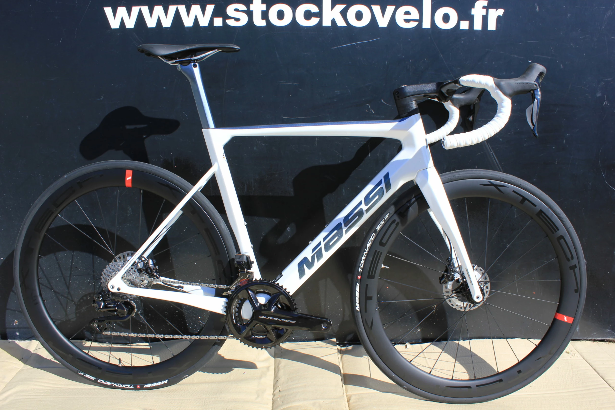 BH Vélo MASSI ARROW Race Carbone Shimano 105 Di2 12V Blanc 3 BH Vélo MASSI ARROW Race Carbone Shimano 105 Di2 12V Blanc