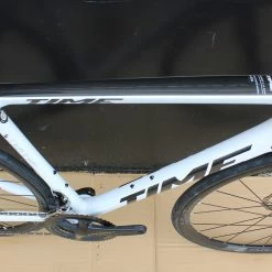 Vélo TIME ALPE D’HUEZ 21 Disc Avec Fourche AKTIV Gloss Blanc/noir -Vélos de Route Remise time 21 disc blanc 2 scaled 1